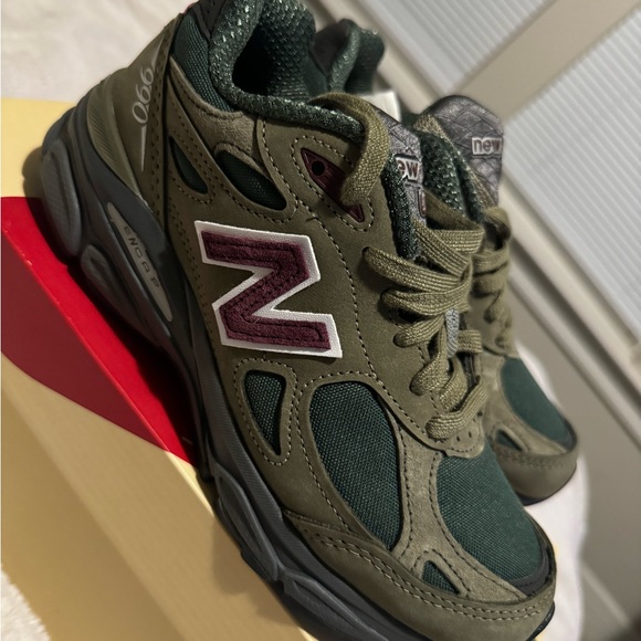 New balance 990v3 x Teddy Santis ‘Green Purple’ - Picture 3 of 8